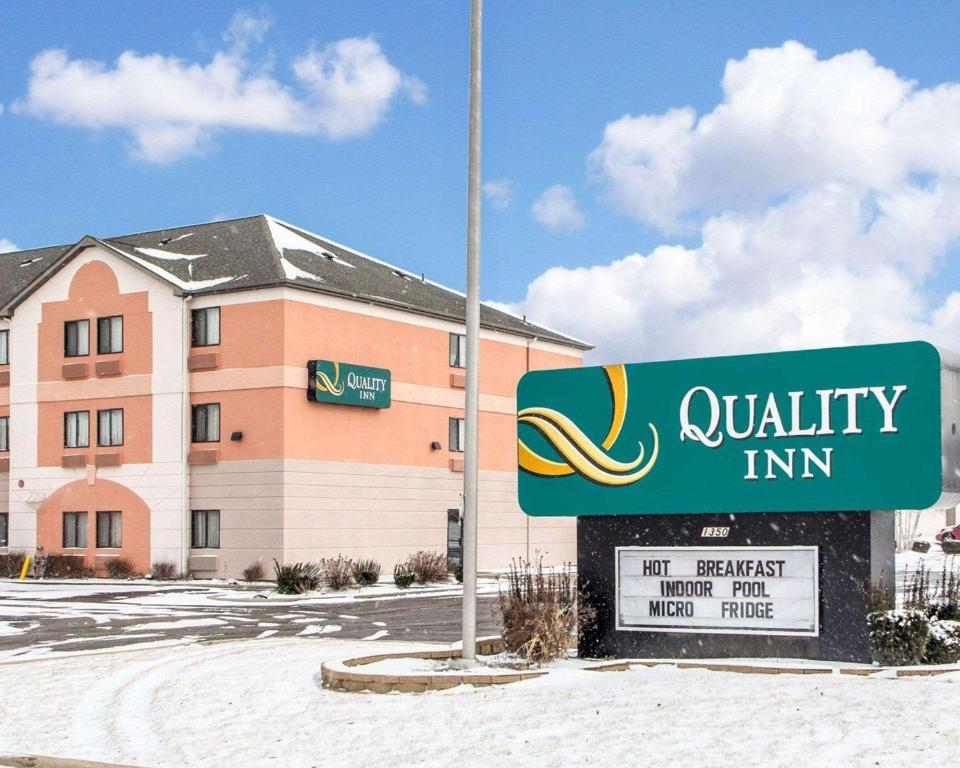 Quality Inn Merrillville Main image 1